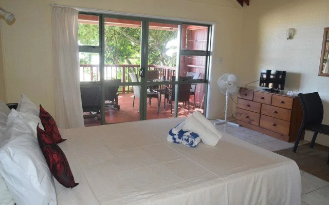 Muriavai Bungalows