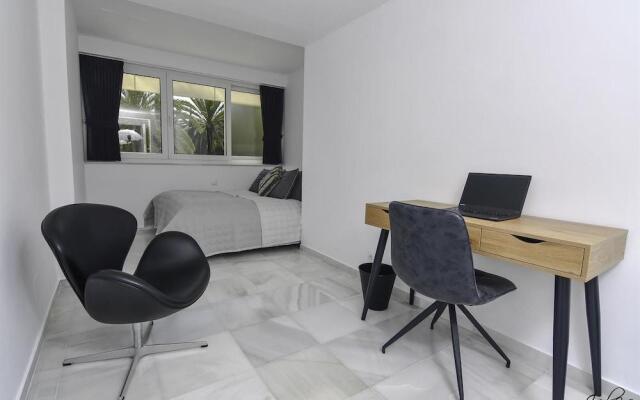 Port Oasis Golden Mile Apartment