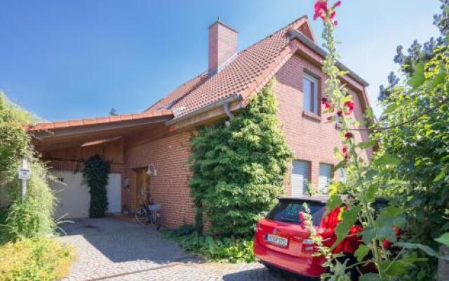 1 Private Single, 1 Twin Room. 3 Persons (4203)