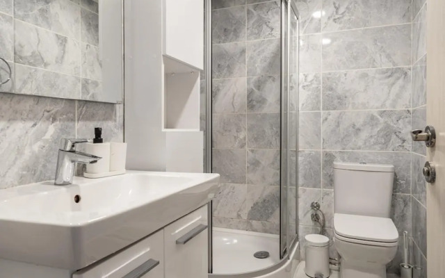 Missafir Modern Flat With Balcony on Bagdat Street