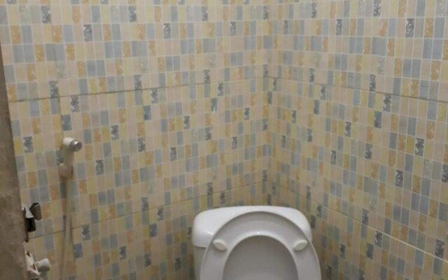 OYO Life 92780 Kost Bara