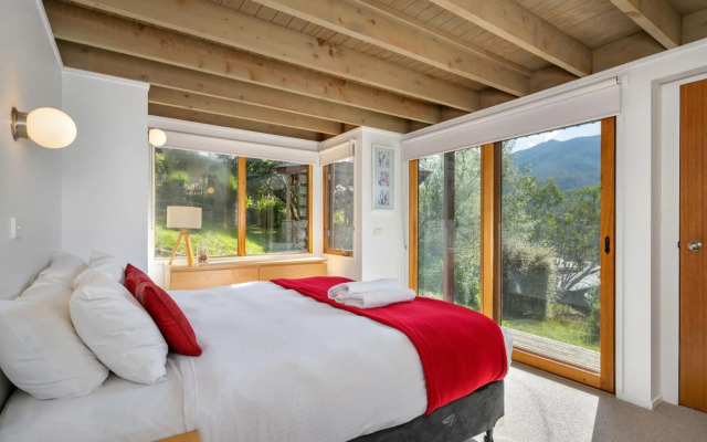 Banjo 1 bedroom with loft bunk room and amazing views