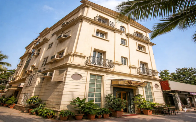 Hotel Benzy Palace