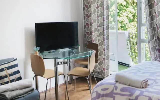 Stylish London Apartment in Hallfield Estate