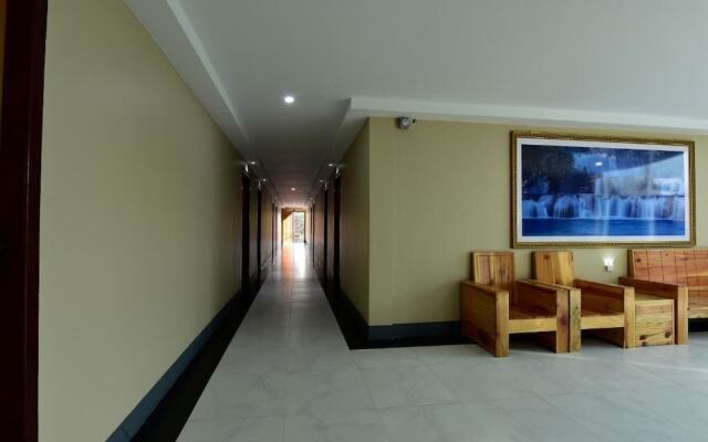 Gold Hotel