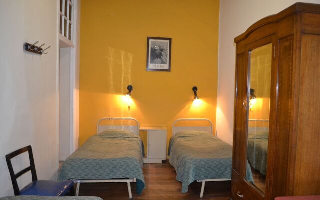 Hostal Austria - Hostel