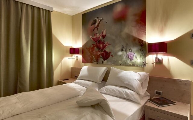 Residence Color Home