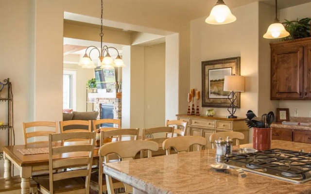 Sun-e-scape 3 Bedroom Apts by RedAwning