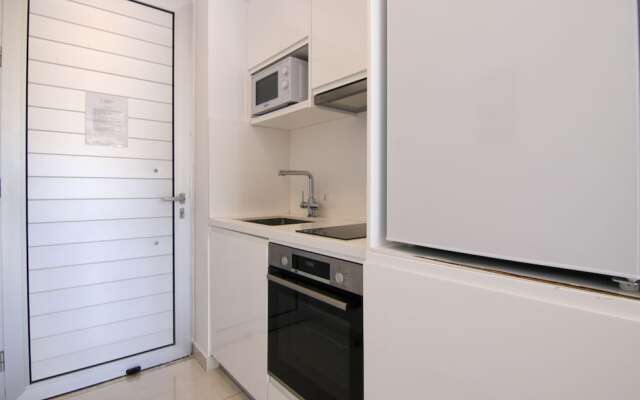 Phaedrus Living: Seaside Deluxe Flat Harbour 112