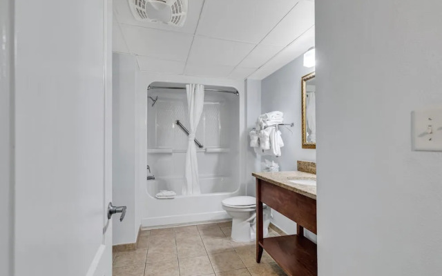 Carolinian Resort 2032