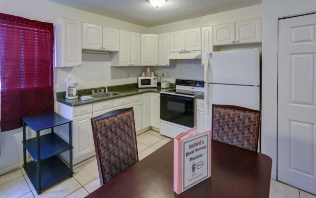 Richard's Motel Studio