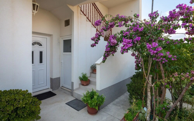 A1 - apt Near Beach With Patio, Parking and Grill