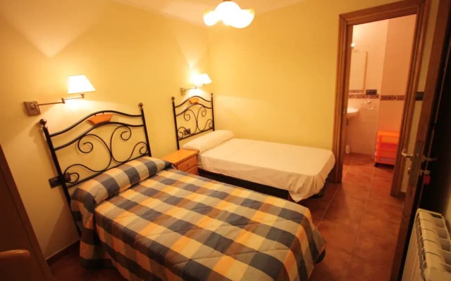 House - 5 Bedrooms - 107654