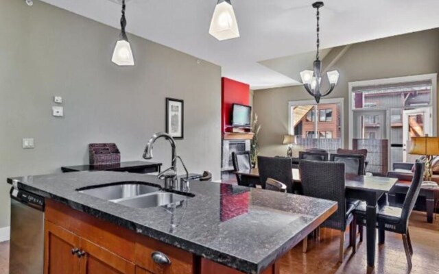 Luxury 3-Br Penthouse | INDOOR Pool & Hot Tub | Pool Table | 2 Decks + Mtn Views