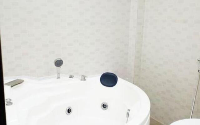Superb Apartment With Jacuzzi No019