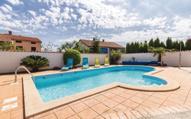 Amazing Apartment in Banjole With 1 Bedrooms, Wifi and Outdoor Swimming Pool