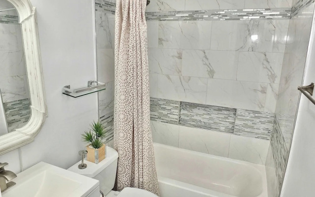 Bellflower Breeze Charming 3 BDR in Long Beach!