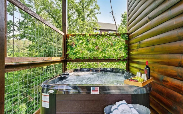 Eagle Splash Vista| Pool Projector, Pet Friendly, Game Room