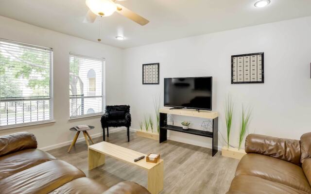 Serene Dallas Condo w/ Pool - Walkable Location!