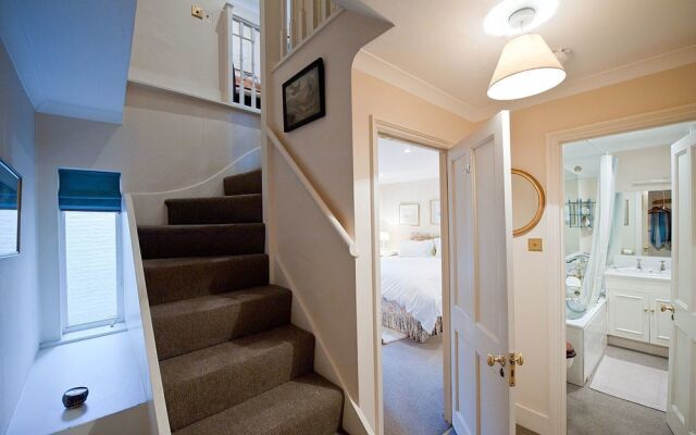 The London Agent Pimlico King Bed