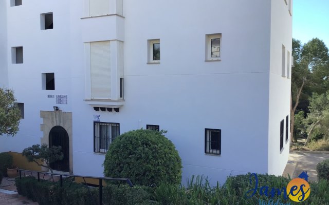 Lovely furnished  1st floor apartment with Communal pool LD14
