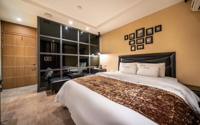 Blixx Hotel