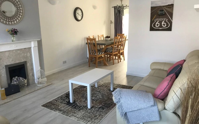 Diana House - Great Location