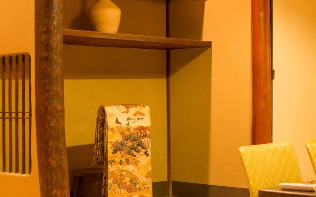 Le Machiya Rokkaku Suite