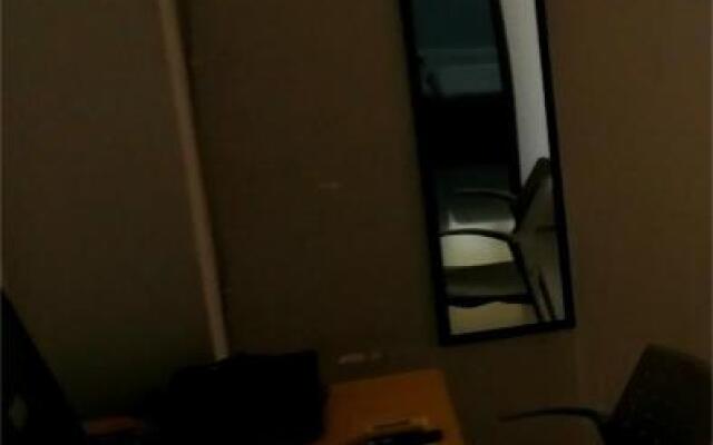 PORT very near fast Wi-Fi Netflix ROOM2