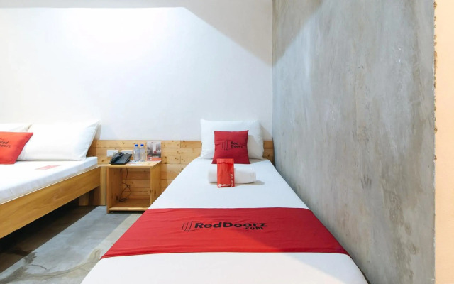 RedDoorz Plus @ Boni Avenue Mandaluyong