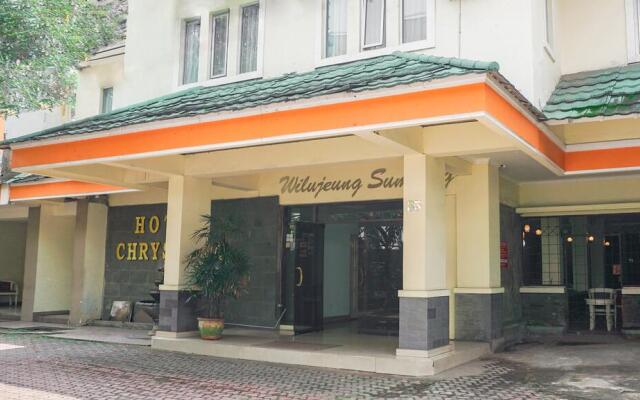 OYO 2085 Chrysanta Hotel