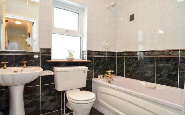Salthill B&B Ocean Villa