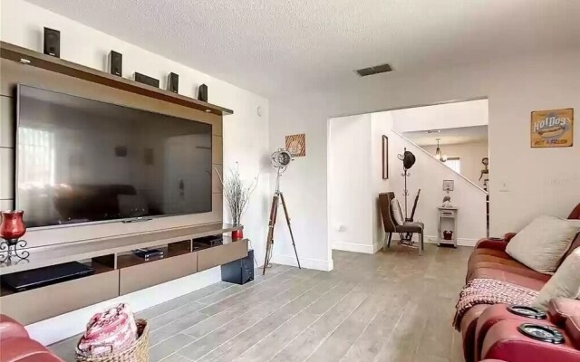 Windwood Villa 4 Bedroom Home by RedAwning