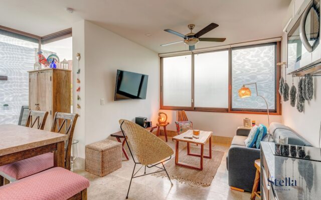 Private Rooftop 1BR Condo with Stunning Common Areas by Stella Rentals