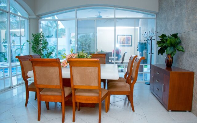 Luxury Villa Alamos