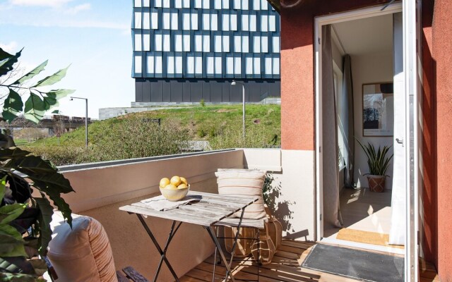Sanders Charm - Chic 2-bdr Apt With Shared Garden