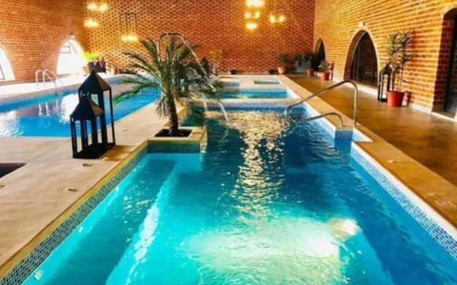 Quindeloma Art Hotel And Gallery