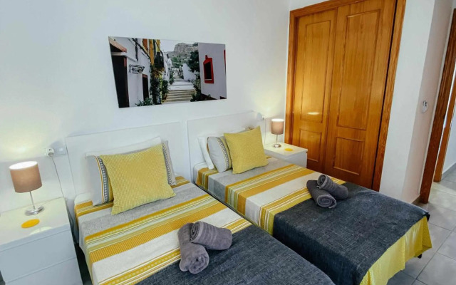 Stunning 2 bedroom apartment with Pool View