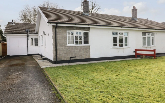 13 Lyndhurst Avenue