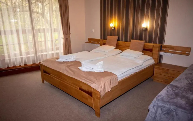 Trojka Hotel És Panzió