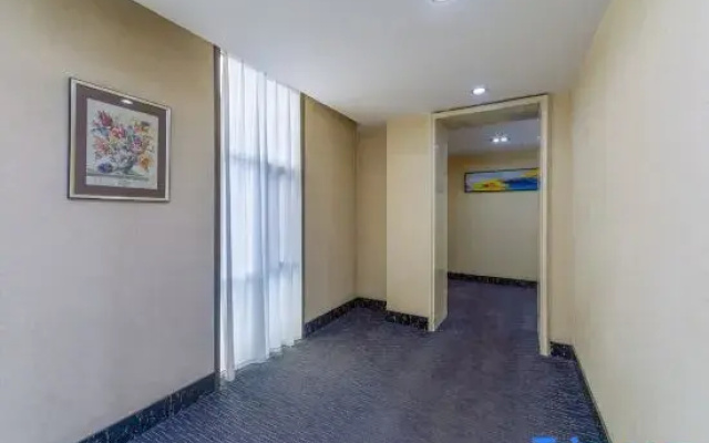 Taihua Business Hotel (Shijiazhuang Xinbai Plaza MixC Branch)