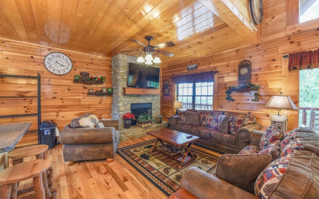 SmokyStays Bears Den Cabin