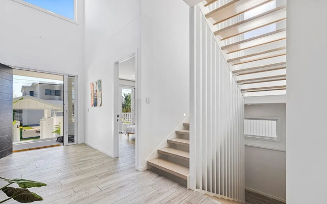 Beach Home in Burleigh Waters
