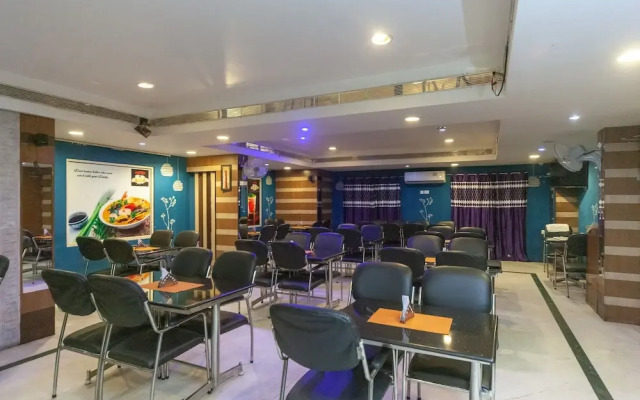 OYO 10807 Hotel Auro