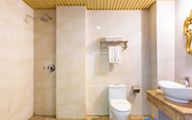 Boyue Zhenpin Hotel (Linhai Lucheng Road)