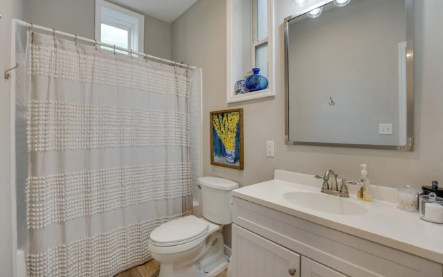 Chic Richmond Retreat w/ Quaint Private Patio!