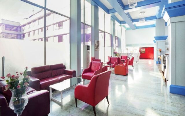 OYO Townhouse 781 Royal Palms Hotel