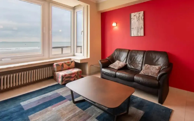 Apartment With Frontal sea View