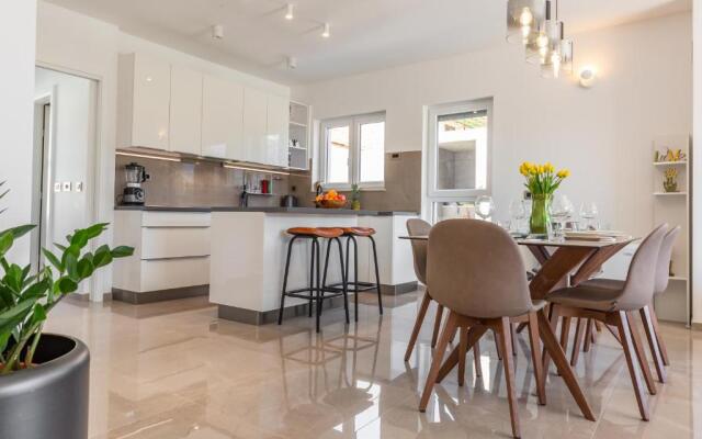 Villa SALVIA - new, modern villa near Split