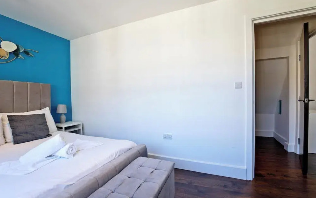 Imperial Middlesex Street Apartments